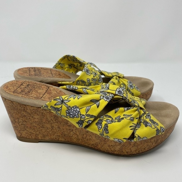 Women’s Wedge Sandals with floral detail size 8 - Picture 1 of 5